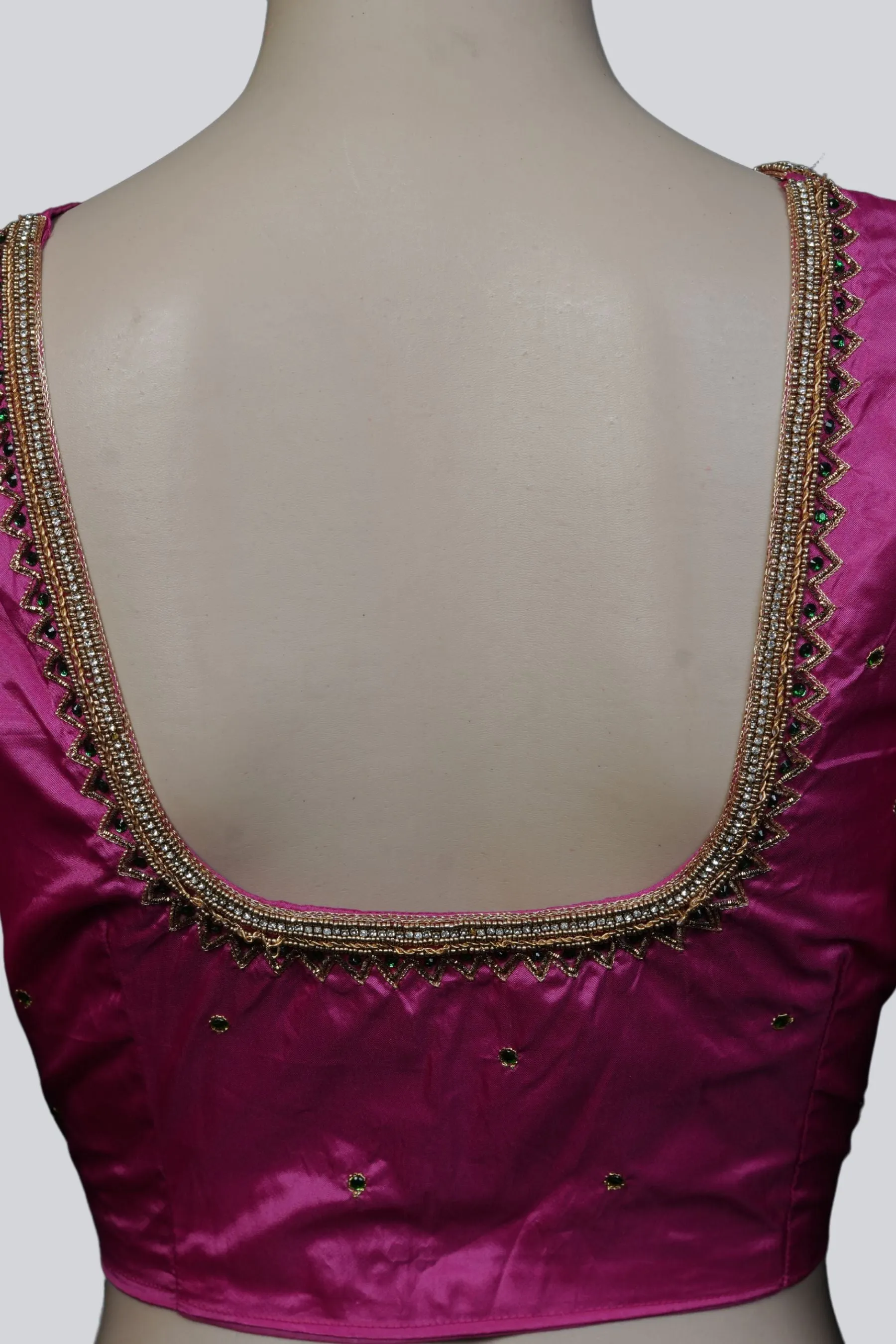 Aari Elegance: Timeless Craftsmanship for Stylish Statements |JCSFashions