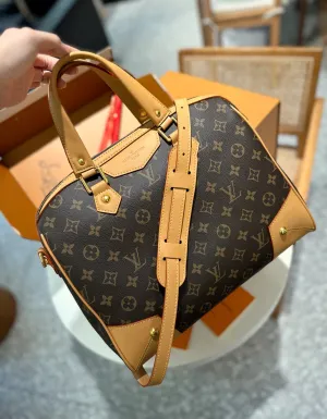 LB872 Monogram Handbag / 13x9.8x5.1inch